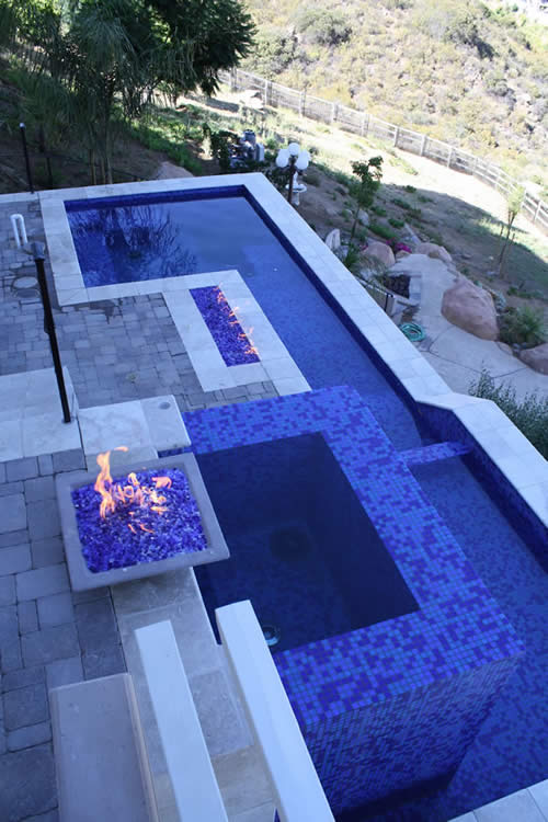© Scott Cohen - Contemporary clean lines pool design with elevated spa and    fire features 2