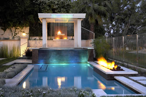 © Scott Cohen - Contemporary clean lines pool design with water feature and    fire features