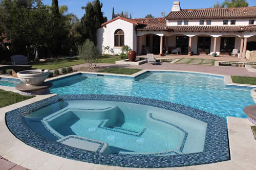 © Scott Cohen - Contemporary free form pool design with overflow spa 2