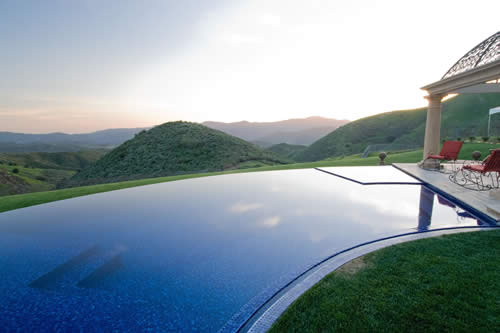 © Scott Cohen - Contemporary vanishing edge pool design with spa 4